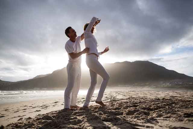 Ples na plaži lagana fizička aktivnost na suncu